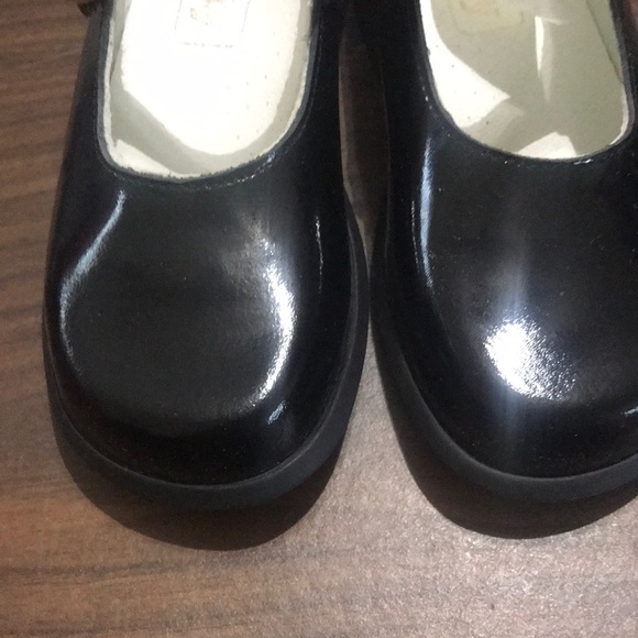 Mary Jane, with buckle.  Great quality shoes, Size 26 (US 9) - Picture 5 of 10